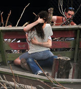 组图：前阿汤嫂凯蒂片场激吻男友 展露真性情