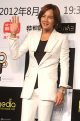 组图：张根硕上海将开唱 粉丝破千万长城跳舞