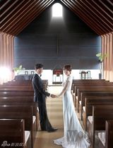 组图：崔秀钟夏希罗夫妇纪念结婚20周年拍写真