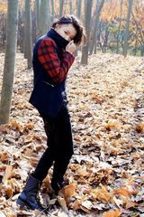 组图：歌手大山随性写真曝光 落叶展冬日气氛