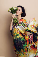 组图：车晓登封面女神范儿十足 浪漫优雅动人