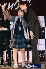 组图：韩星朴宝英出席《狼族》音乐会宋仲基缺席