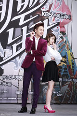 独家：张根硕撑《漂亮男人》 韩彩英身材恢复快