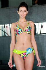 组图：亚姐佳丽泳装亮相 决赛不担心无收视