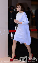 组图：金惠秀权相佑成宥利等优雅亮相品牌活动