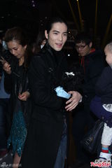 组图：萧敬腾再遭恐吓 出席活动特携萌宠作陪