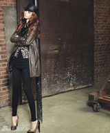 组图：韩星韩孝珠服饰写真 演绎40款冬装搭配