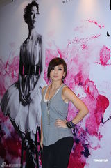 组图：林忆莲红馆个唱落幕 感谢歌迷一路陪伴