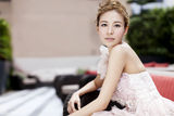 组图：江若琳淡雅白裙写真展露青春自信