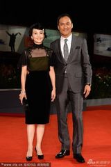 组图：《杀无赦》首映 渡边谦携妻亮相