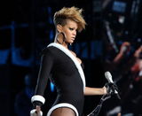 高清组图：蕾哈娜迈阿密海滩性感开唱