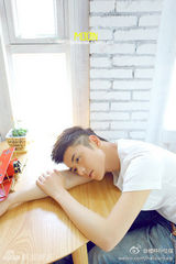 组图：最帅地铁司机迷倒女网友 俊朗外形当模特