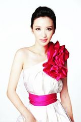 组图：张萌再登时尚杂志封面 人生体验者性感宣言