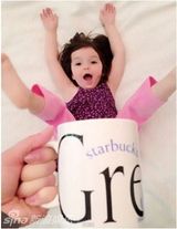 组图：杯子宝宝创意照走红 妈妈齐呼卡哇伊