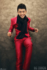 组图：李佳航冰上大片魅力上演美男诱惑