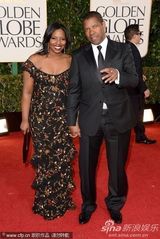 组图：黑人影帝丹泽尔华盛顿及妻子亮相