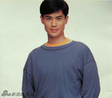 组图：郑嘉颖早年专辑照曝光 呆萌旧照显青涩