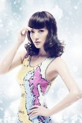 组图：唐于鸿写真变雪精灵 清新灵动新年博头彩 