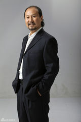 组图：腾格尔换装写真不卖萌 展最炫民族大叔风