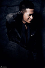 组图：何晟铭落泪大片坚毅隐忍