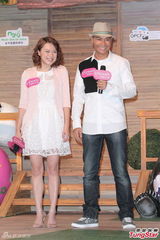 组图：汤盈盈蔡少芬相继诞女 郭晋安笑选儿媳