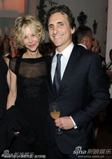 幻灯：《名利场》戛纳办派对 洛佩兹邓文迪争艳