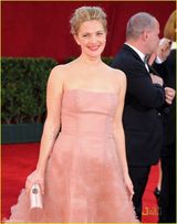 高清组图：德鲁-巴里摩尔清新亮相 抹胸粉裙秀飘逸