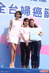 组图：林志玲紧身护士装秀身材 否认任唱歌评委