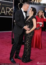 组图：奥斯卡红毯-钱宁-塔图姆热吻怀孕娇妻
