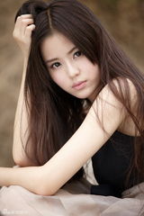 组图：美女温心拍写真 亲近自然恬静脱俗