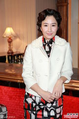 组图：欧阳震华健康复工 笑言欲请貌美男看护