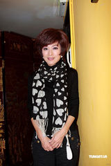 幻灯图：《女人最痛》杀青宴 米雪露面强忍悲伤