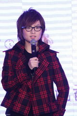 高清图：周笔畅办庆功会 改版造型流露女人味