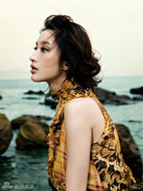 高清图：张俪代言充满异国情调 性感曲线若隐若现