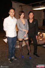 组图：张智霖为自己导MV 蔡一杰伍咏薇现场搞怪