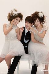 组图：By2拍MV糟鲜奶泼面 妹妹Yumi献荧幕初吻