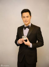 组图：郑嘉颖获品牌亲睐 商演不断人气高