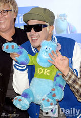 组图：韩星HAHA宣传《怪兽大学》大露搞怪表情