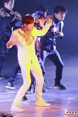 组图：东方神起开唱 劲歌热舞粉丝high不停