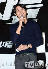 组图：《监视者》观众破500万庆功郑雨盛(郑宇成)送拥抱