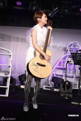 组图：杨丞琳变身陶喆粉丝 狠拒潘玮柏梦中情