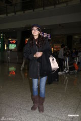 组图：熊黛林现身香港机场 展露迷人微笑
