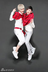 组图：唱作才团SS.G组合圣诞发片 节日造型曝光