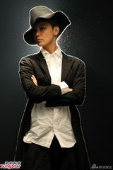 组图：何韵诗以全黑打扮拍新歌《无脸人》MV