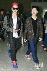 组图：韩团NU’EST飞新加坡出席韩流博览会