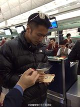 组图：谢霆锋离开香港现身巴黎 笑称刚洗完头