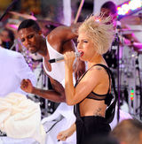 幻灯图：Lady Gaga泡面头再造经典 青面獠牙很聊斋