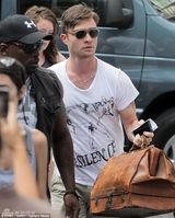 组图：《绯闻女孩》最终季片场 俊男靓女齐聚