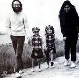 组图：盘点约翰-列侬和小野洋子的恩爱瞬间