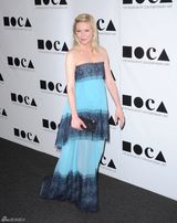 高清组图：克里斯汀-邓斯特性感抹胸礼服亮相